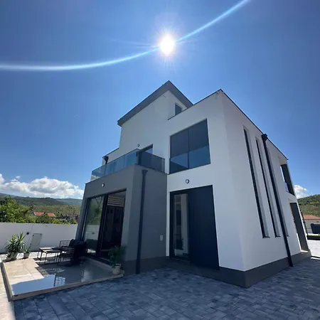 H Villa