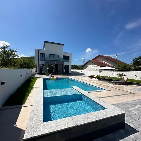 Villa H *
