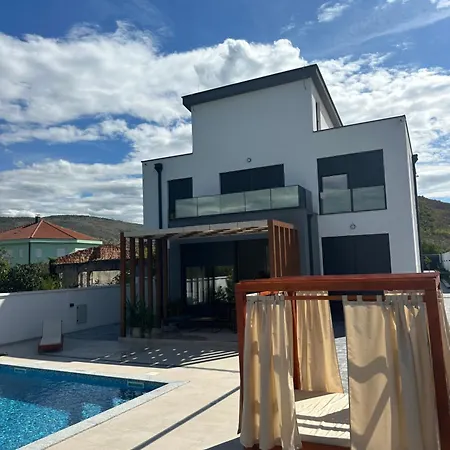 H Villa