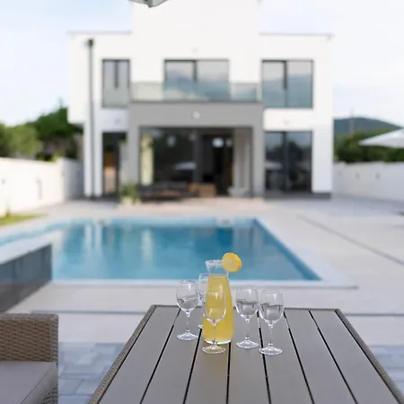 Villa H